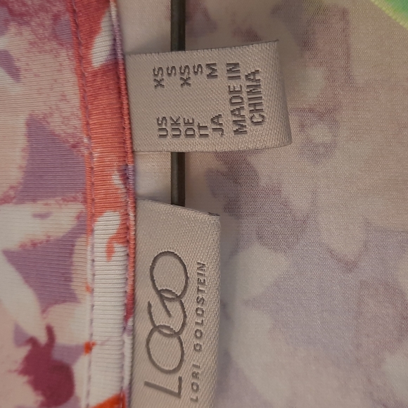 LOGO VNECK BEAUTIFUL FLORAL TUNIC🤩 - Picture 3 of 6